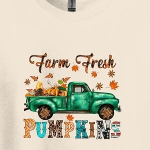 FARM FRESH PUMKINS VINTAGE PICKUP TRUCK T-Shirt.  🎃🛻
